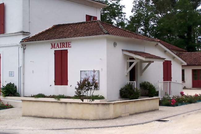 La mairie (juil 2011) - Escaudes (33840) - Gironde