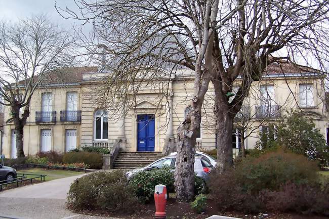 La mairie (mars 2012) - Illats (33720) - Gironde