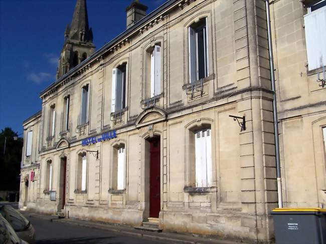 La mairie (avr 2013) - Langoiran (33550) - Gironde