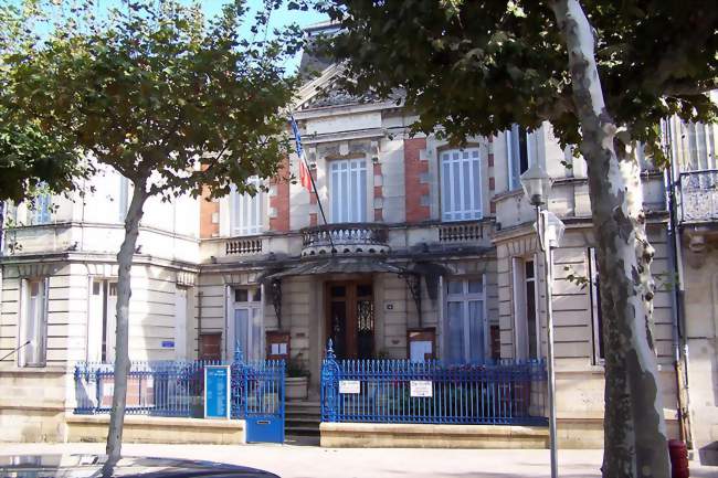 Le bâtiment de la mairie en septembre 2011 - Langon (33210) - Gironde