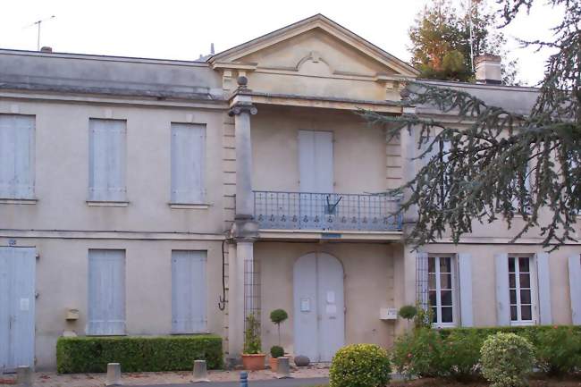 Distributeur / Distributrice de journaux