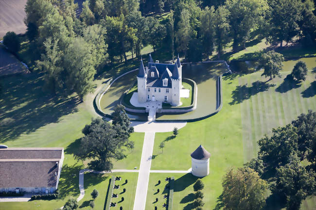 Le château D'Agassac - Ludon-Médoc (33290) - Gironde