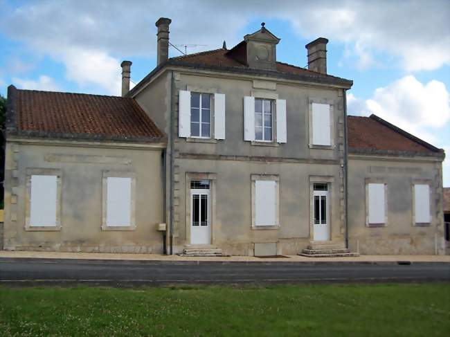 La mairie (juil 2012) - Massugas (33790) - Gironde