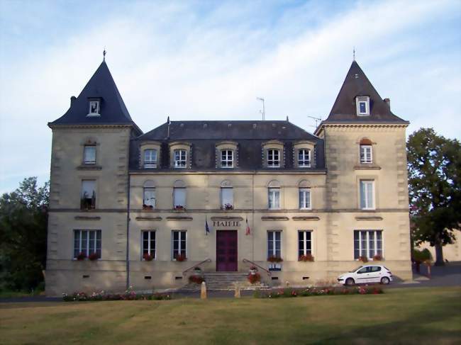 La mairie (août 2012) - Mauriac (33540) - Gironde