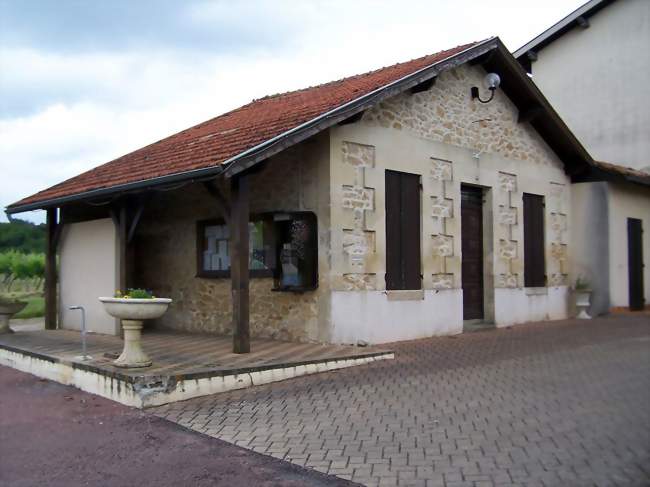 La mairie (juin 2013) - Montignac (33760) - Gironde
