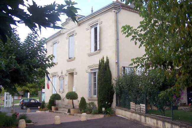 La mairie (août 2011) - Neuffons (33580) - Gironde