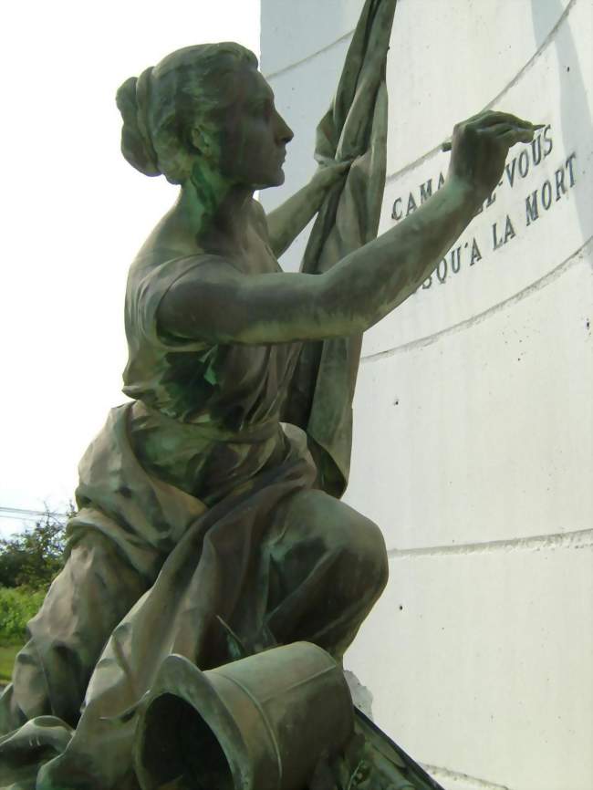Partie du monument commémoratif de la bataille de Sidi-Brahim, sculpture de Jules Dalou, érigée à Oran le 26 décembre 1898, et transférée à Périssac le 10 juillet 1966 - Périssac (33240) - Gironde