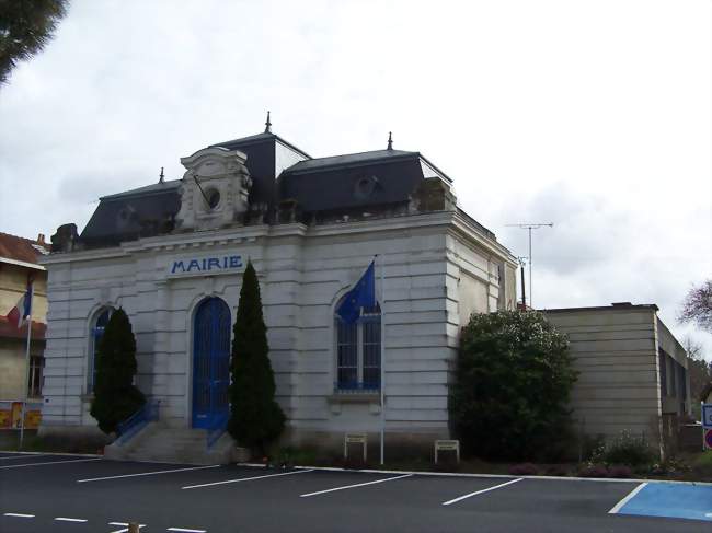L'hôtel de ville (mars 2009) - Le Porge (33680) - Gironde