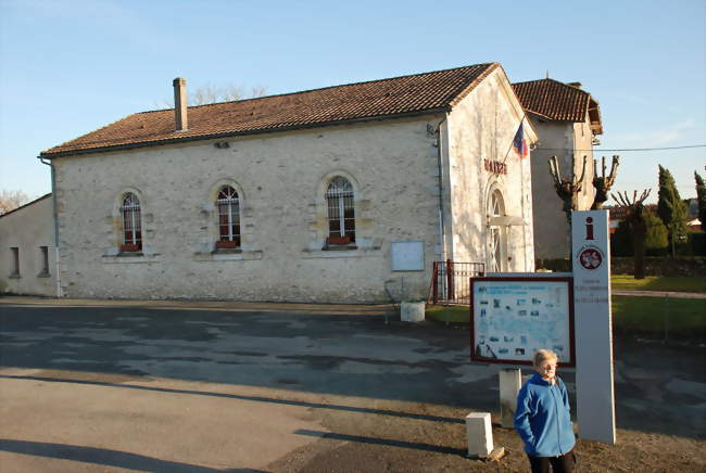 La mairie - La Roquille (33220) - Gironde