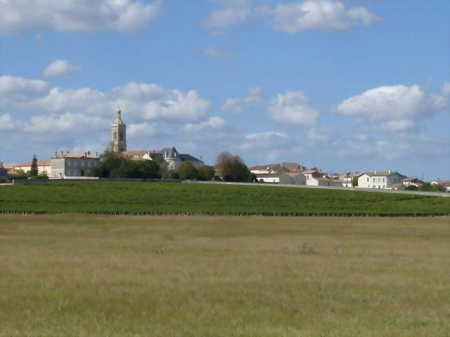 Le bourg vu du sud-est - Saint-Estèphe (33180) - Gironde