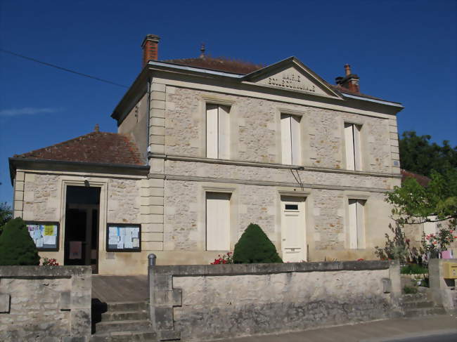 La mairie dans le bourg de Foncaude (août 2011) - Saint-Félix-de-Foncaude (33540) - Gironde