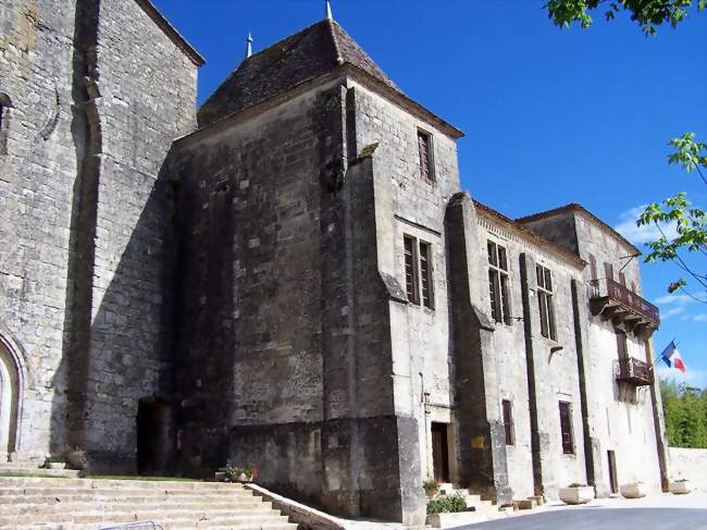 La mairie, dans un bâtiment de l'abbaye (août 2010) - Saint-Ferme (33580) - Gironde