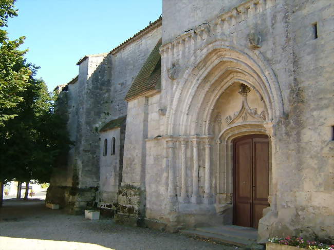 Portail au nord de l'église Saint-Laurent - Saint-Laurent-d'Arce (33240) - Gironde