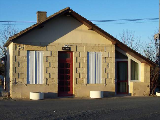 La mairie (jan 2010) - Saint-Loubert (33210) - Gironde