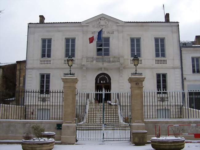 La mairie (janv 2010) - Saint-Macaire (33490) - Gironde