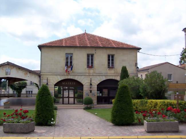 La mairie (juin 2013) - Targon (33760) - Gironde
