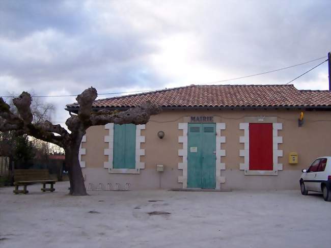 La mairie (fév 2010) - Le Tuzan (33125) - Gironde
