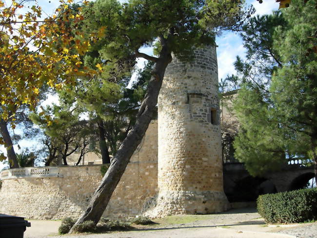 Mairie et château - Popian (34230) - Hérault