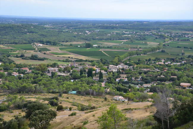 Vue sur le village depuis le Puech des Mourgues - Saint-Bauzille-de-Montmel (34160) - Hérault