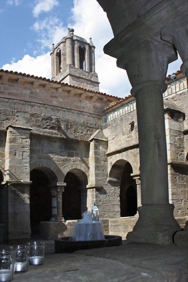 Cloître du prieuré de Grandmont - Saint-Privat (34700) - Hérault