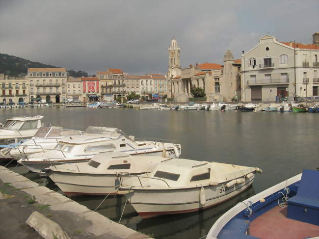 Les canaux et la Chambre de commerce - Sète (34200) - Hérault