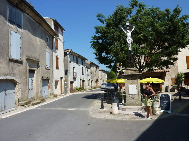 La rue principale du bourg de la Vacquerie - La Vacquerie-et-Saint-Martin-de-Castries (34520) - Hérault