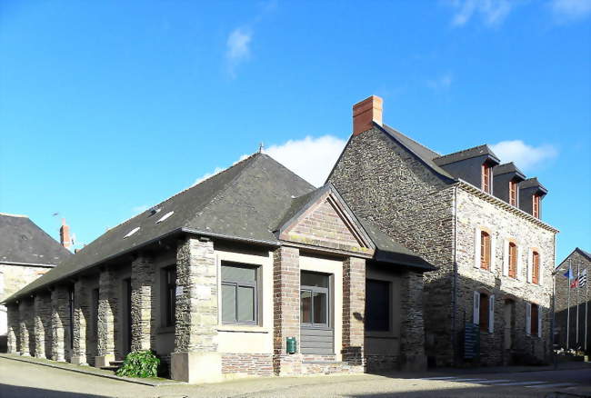 Halles et Mairie de Baulon - Baulon (35580) - Ille-et-Vilaine