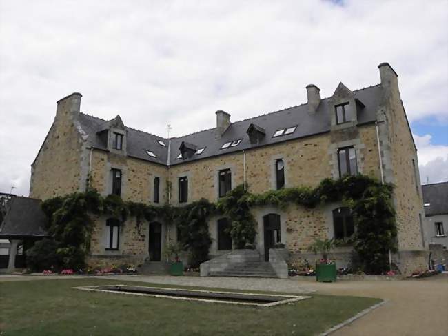 Hôtel-de-Ville de La Guerche-de-Bretagne, côté jardins - La Guerche-de-Bretagne (35130) - Ille-et-Vilaine