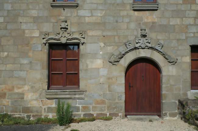 Porte et fenêtre à accolade, rue des Dames - Tinténiac (35190) - Ille-et-Vilaine