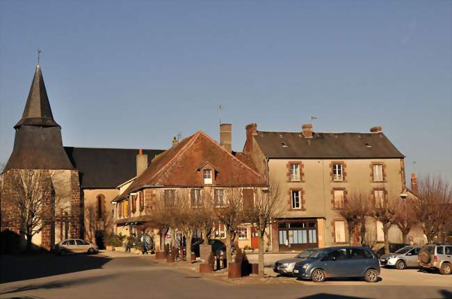 La place du Bosquet - Chaillac (36310) - Indre