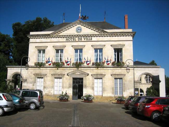L'hôtel de ville - La Châtre (36400) - Indre