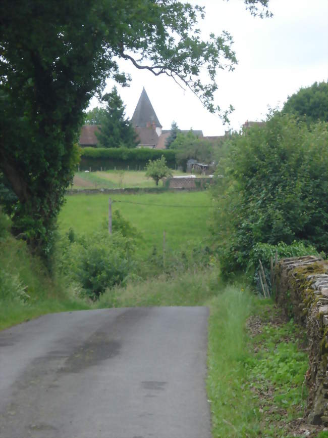 Le clocher de l'église - Cuzion (36190) - Indre