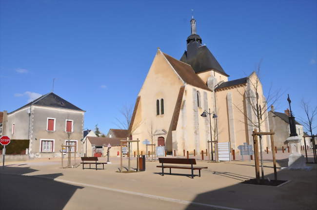 La place centrale - Méobecq (36500) - Indre