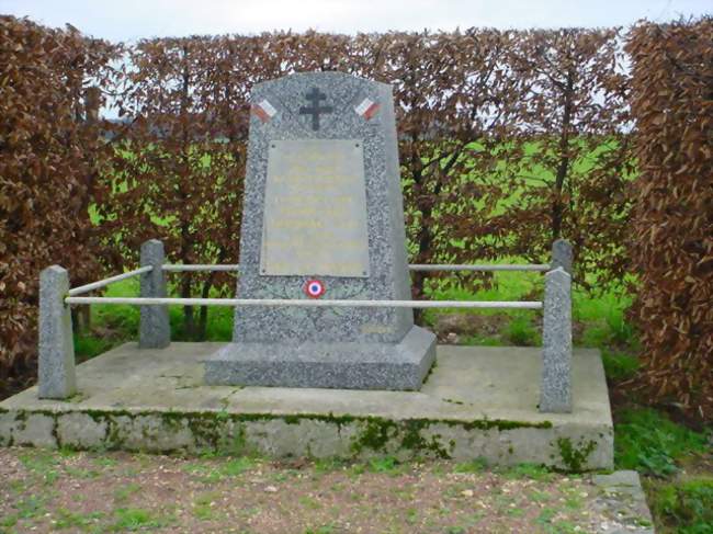 Monument aux morts de Montierchaume - Crédits: brunoperrot/Panoramio/CC by SA