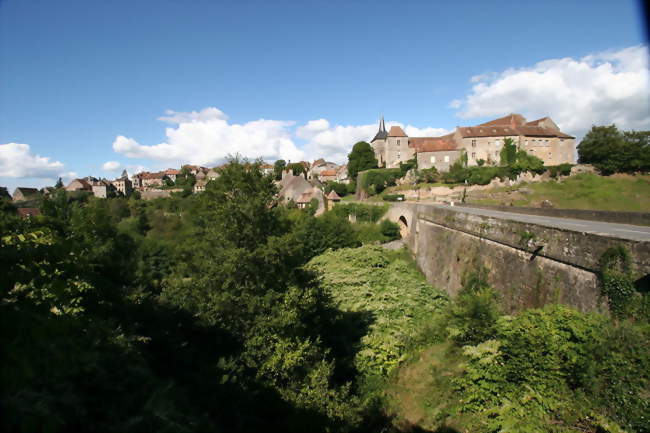 Vue générale de la commune - Saint-Benoît-du-Sault (36170) - Indre