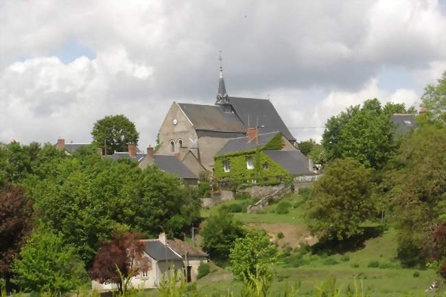 L'église Saint-Pierre dominant la vallée de la Bédouère - Cerelles (37390) - Indre-et-Loire