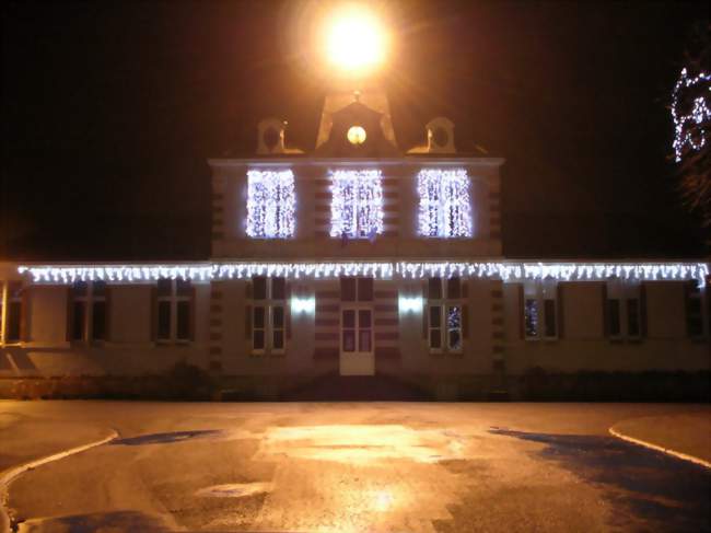 Mairie de Monnaie - Crédits: dany37fr/Panoramio/CC by SA