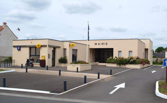La mairie & la poste - Pouzay (37800) - Indre-et-Loire