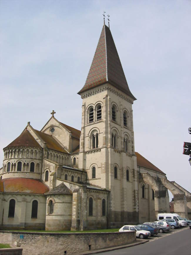 L'abbatiale Saint-Pierre - Preuilly-sur-Claise (37290) - Indre-et-Loire
