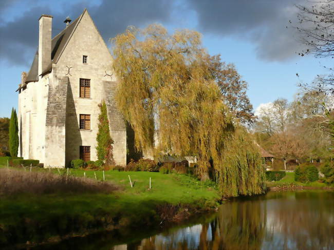 Le logis abbatial de l'ancienne abbaye de Turpenay - Saint-Benoît-la-Forêt (37500) - Indre-et-Loire