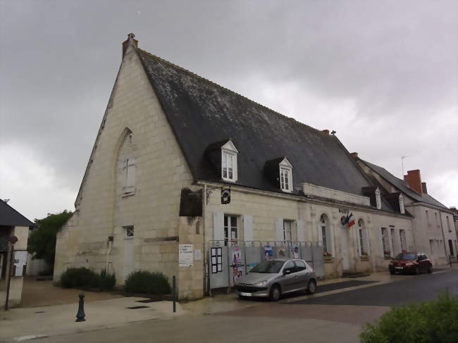 La mairie dans l'ancienne aumônerie, monument historique - Sainte-Catherine-de-Fierbois (37800) - Indre-et-Loire