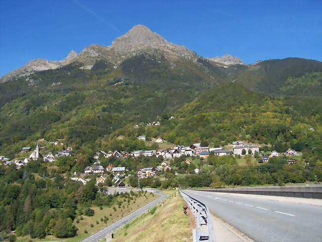 Vue générale du village - Allemond (38114) - Isère