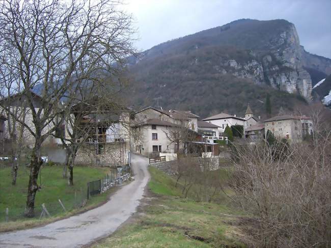 Une vue de Cognin en arrivant par le sud-ouest - Cognin-les-Gorges (38470) - Isère