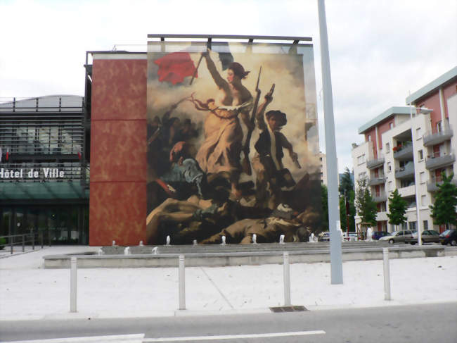 Hôtel de ville d'Échirolles avec La Liberté guidant le peuple de Delacroix sur son fronton - Échirolles (38130) - Isère