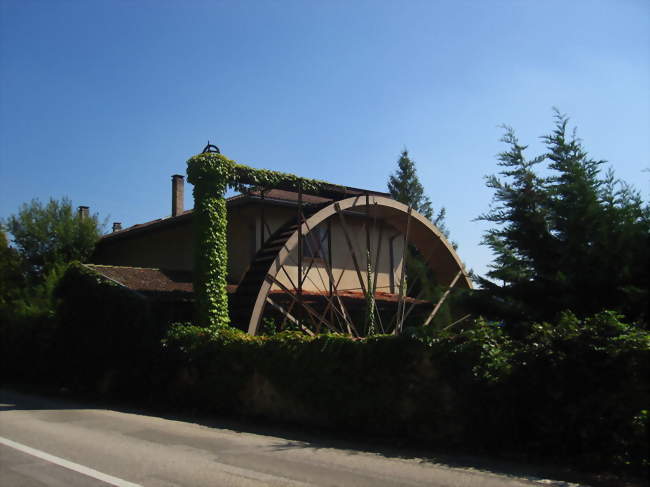 Le moulin à eau et sa grande roue à aubets - Nantoin (38260) - Isère