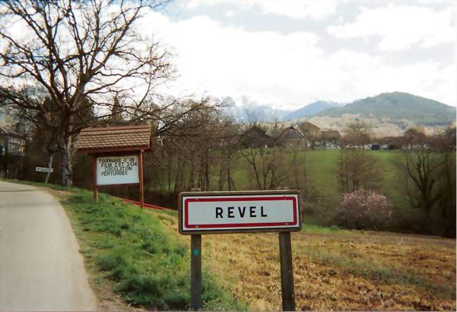 Panneau annonçant le tournage de La Petite Chartreuse - Revel (38420) - Isère