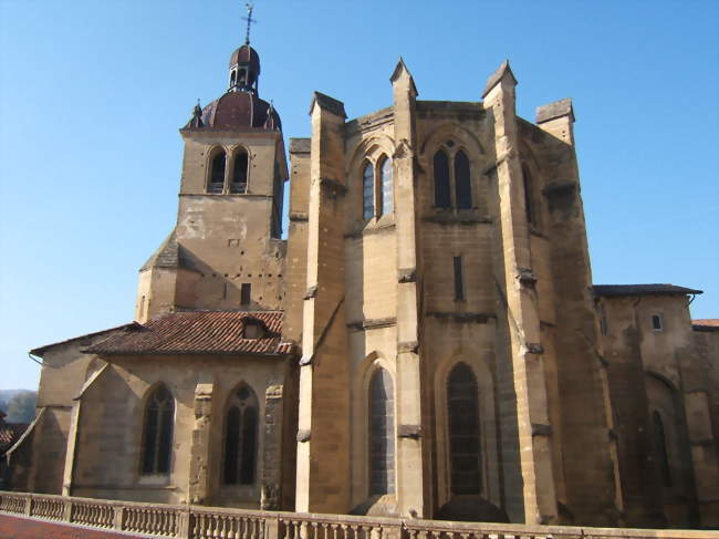 L'église abbatiale côté chevet - Saint-Antoine-l'Abbaye (38160) - Isère
