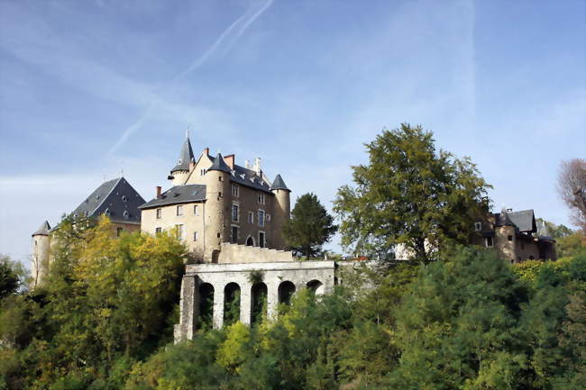 Le Château dUriage depuis la D280 - Saint-Martin-d'Uriage (38410) - Isère