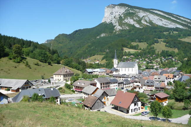 Saint-Pierre-d'Entremont depuis la montée vers le col du Cucheron - Saint-Pierre-d'Entremont (73670) - Isère