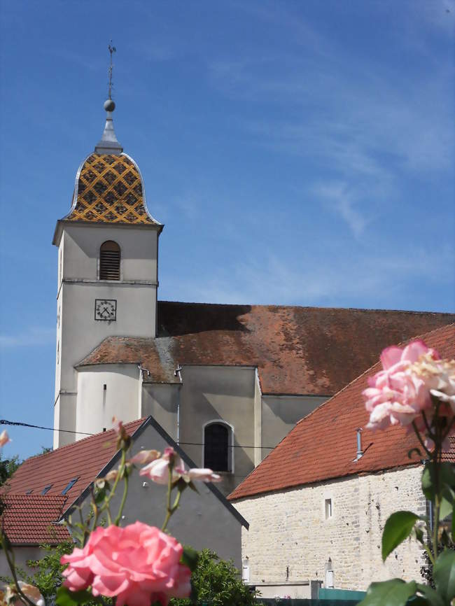 L'église et son clocher aux tuiles vernissées - Champagney (39290) - Jura